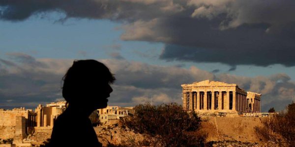 Antiker Altar blockiert Bahn in Athen