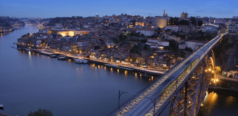 Easy Jet fliegt von Findel nach Porto