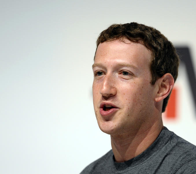 Zuckerberg fällt vom Rad und bricht sich Arm