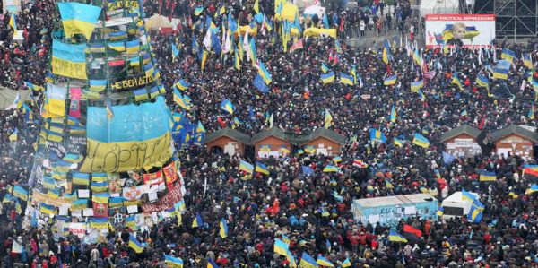 Zehntausende demonstrieren in Kiew
