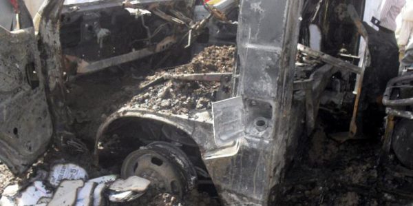 Schulbus explodiert – 17 Tote