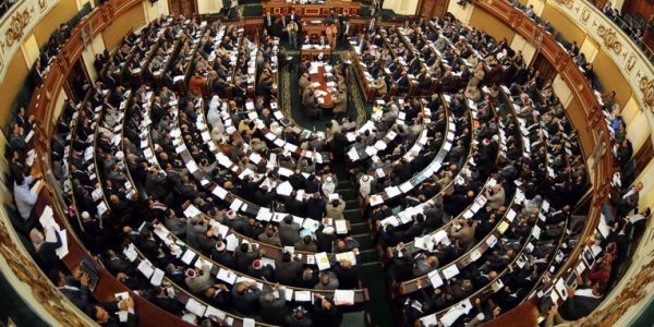 Ägyptens Parlament trotzt Militär