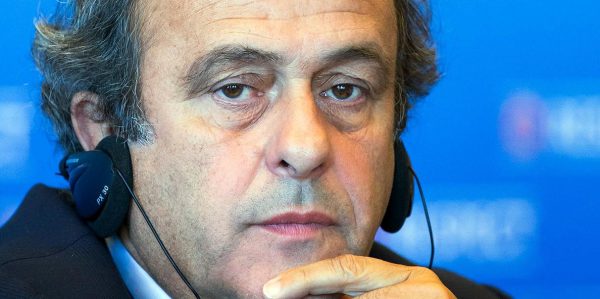 Michel Platini : „Ein marodes Stadion“