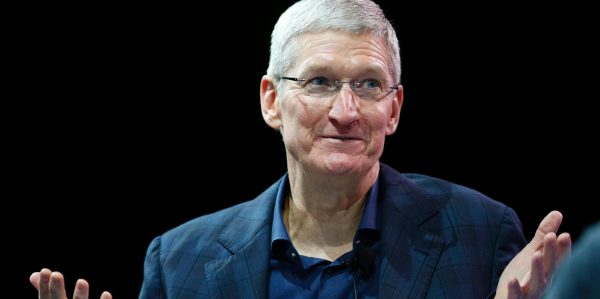 Apple-Chef Tim Cook outet sich