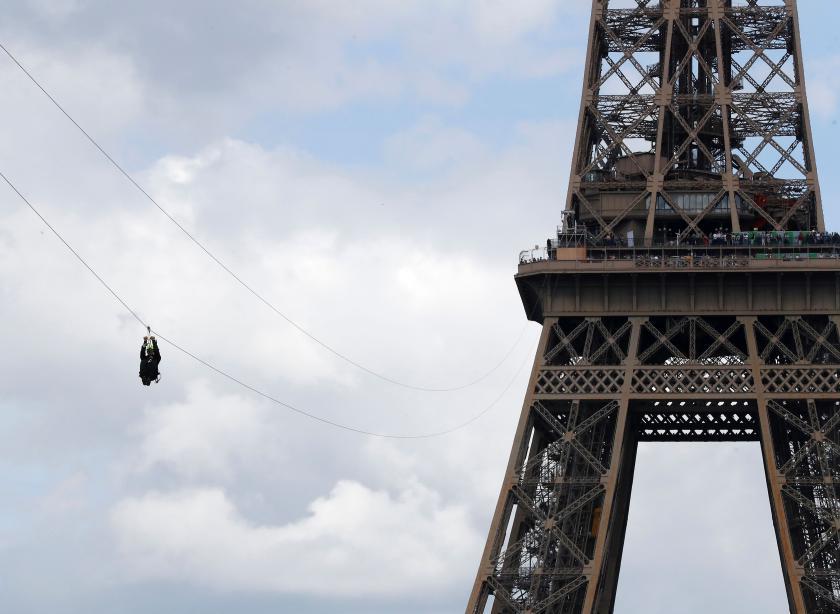 Mit der Seilrutsche vom Eiffelturm