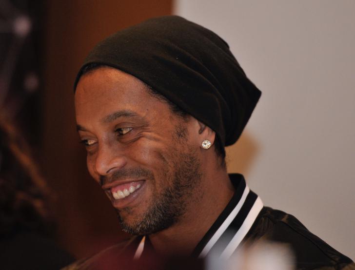 Ronaldinho lächelt sich durch Luxemburg