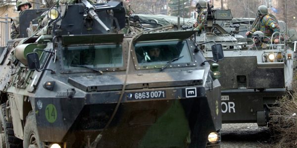 Serben greifen Nato-Soldaten an