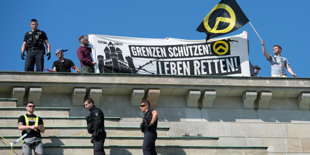 Rechte „Identitäre Bewegung“ besetzt Brandenburger Tor