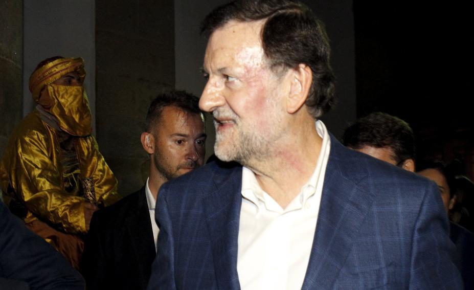 Teenager verpasst Rajoy Faustschlag ins Gesicht