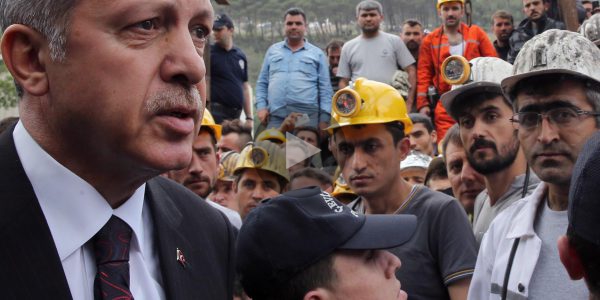 Erdogan rutscht die Faust aus