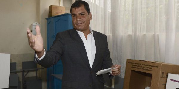 Correa feiert triumphalen Wahlsieg