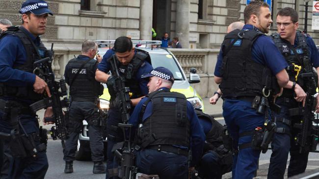Polizei nimmt bewaffneten Mann in London fest