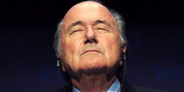 Blatter holt zum Gegenschlag aus