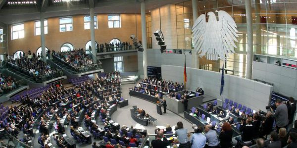Bundestag billigt Euro-Rettungsschirm