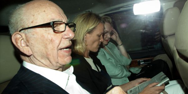Regierung will Murdoch zum Rückzug drängen