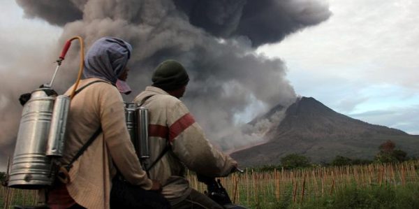 Vulkan treibt Tausende in die Flucht