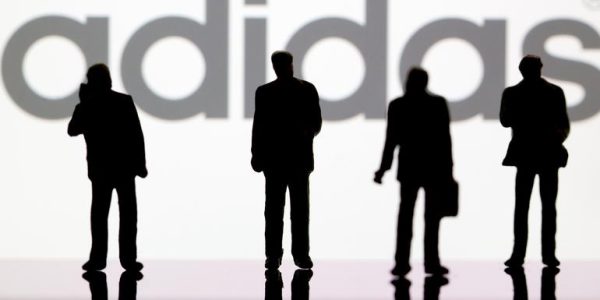 Adidas steckt Gewinnrückgang ein