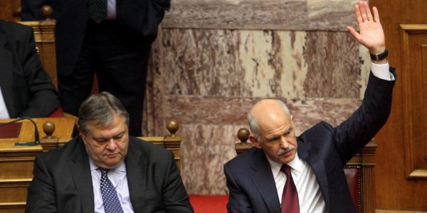 Papandreou gewinnt Vertrauensvotum