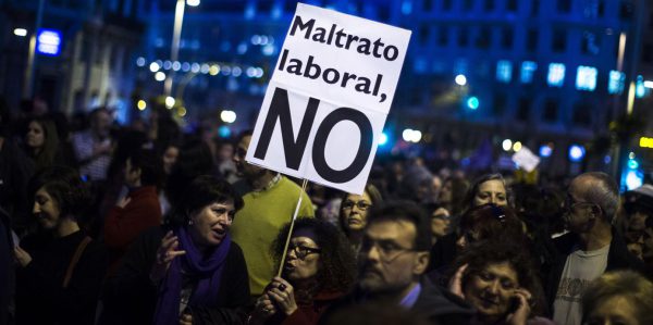 Spanier demonstrieren für Frauenrechte