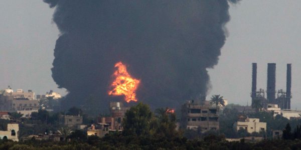 Gazas einziges Kraftwerk brennt