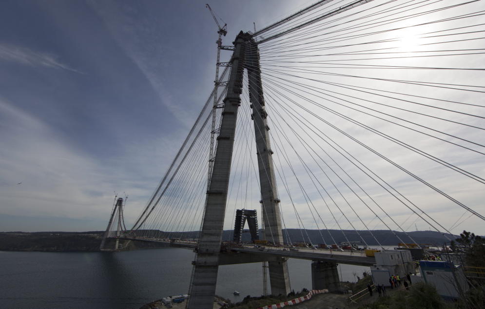 Neue Brücke zwischen Asien und Europa