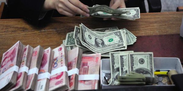 China hortet Billionen von Dollar
