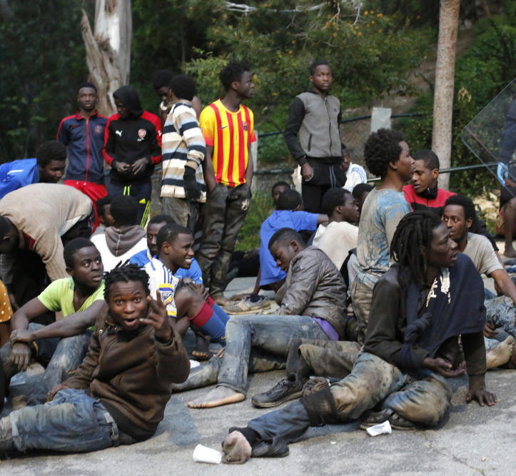 Hunderte Flüchtlinge stürmen Ceuta