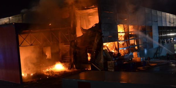 Brand vernichtet Lavador-Geschäftshalle