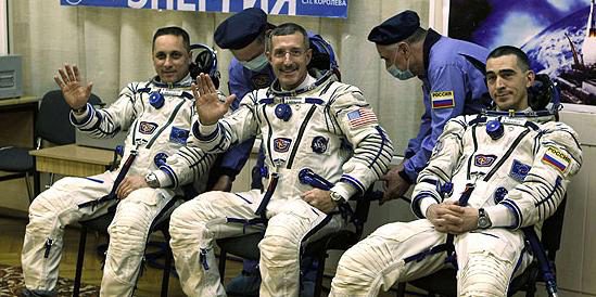 Drei Raumfahrer mit Sojus zur ISS