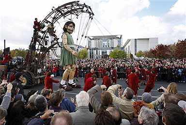 Marionnettes géantes à Berlin : plus de 1,5 million de spectateurs