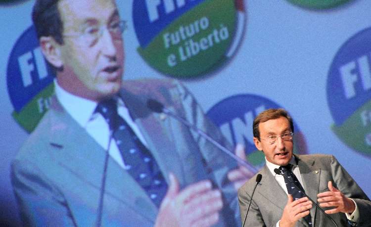Italien: Fini fordert Rücktritt Berlusconis