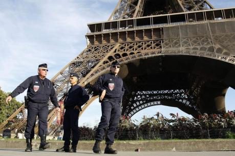 Paris: Festnahme nach Bombendrohungen