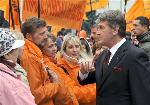 Ukraine: Viktor Iouchtchenko fait fi des sondages et se représente