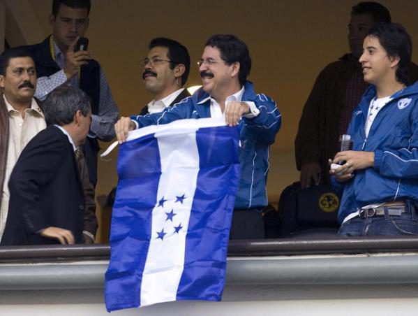 Le président déchu Zelaya retarde son retour au Honduras
