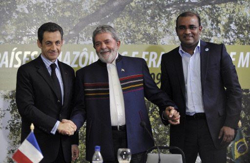 Réchauffement climatique: Sarkozy à Manaus pour rallier les pays amazoniens