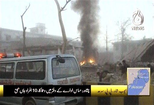 Pakistan: 16 tués dans deux attentats contre les renseignements et la police