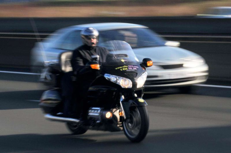 Un motard en fuite à plus de 100km/h au lieu de 30 km/h