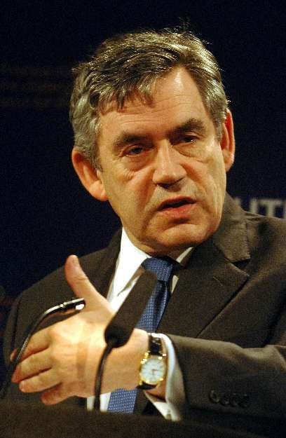 Gordon Brown échappe à un vote de défiance, mais reste affaibli