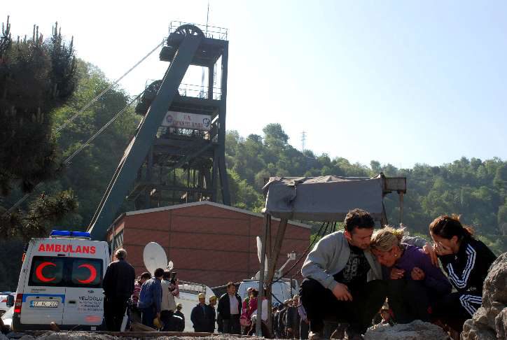 Bergungsmannschaften finden 28 Leichen in türkischer Mine