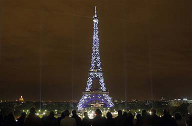 La Tour Eiffel termine en beauté son 120 ème anniversaire