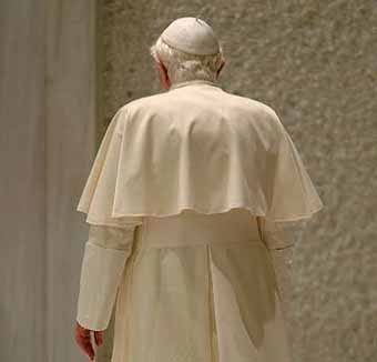Papst Benedikt XVI. in Missbrauchsfall eines Priesters verwickelt