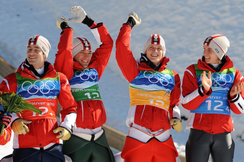 Skispringen: Österreich holt Gold