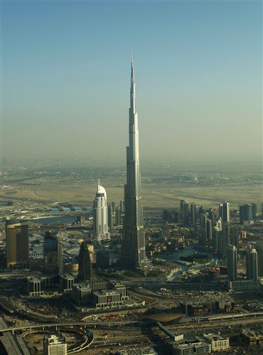 Höchster Wolkenkratzer der Welt wird eröffnet (Fotos)