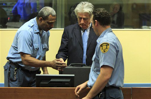 Karadzic annonce qu’il se présentera mardi devant le TPI