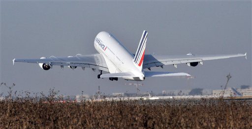Le premier A380 d’Air France prend son envol pour New York
