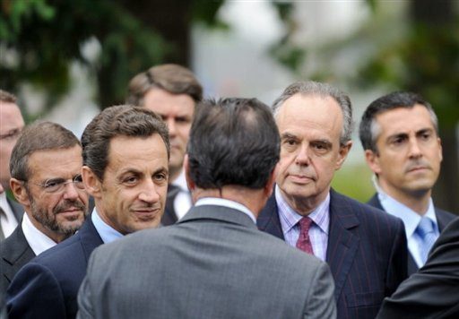Procès Réunion: face à la „calomnie“, Mitterrand annonce des poursuites