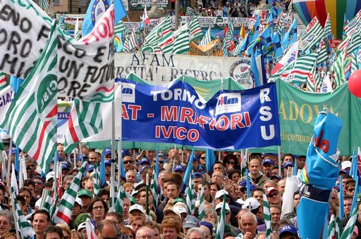 Italiener gehen gegen Sparkurs auf die Straße