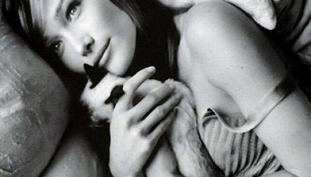 Carla Bruni-Sarkozy, militante anti-fourrure, „serait heureuse d’être imitée“