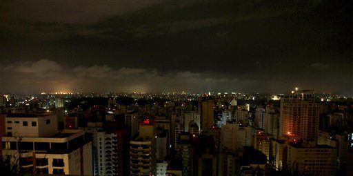 Une coupure de courant géante plonge un quart du Brésil dans le noir