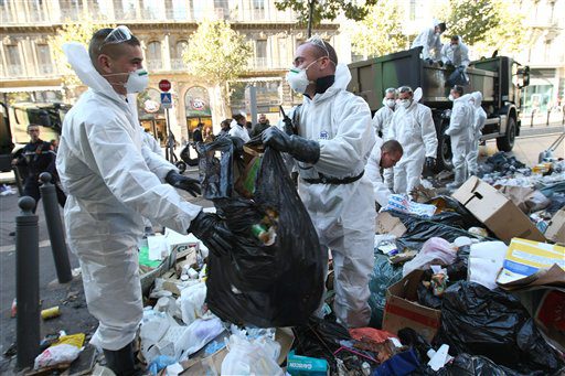Streit über Mülldeponie in Neapel endet in Straßenschlacht